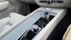 Volvo XC60 2.0 T8 [455] RC PHEV Ultimate Dark 5dr AWD Gtron Estate